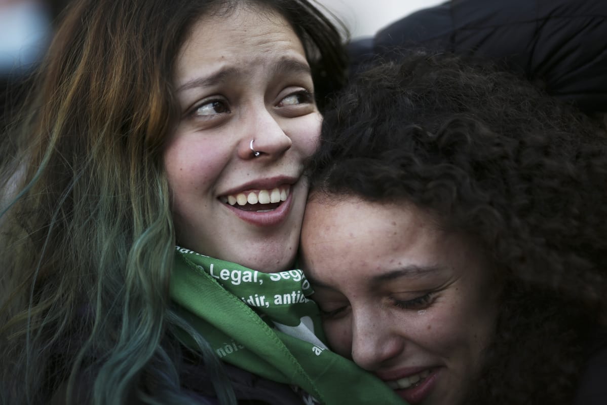 Aborttioikeuden kannattajia Buenos Airesissa