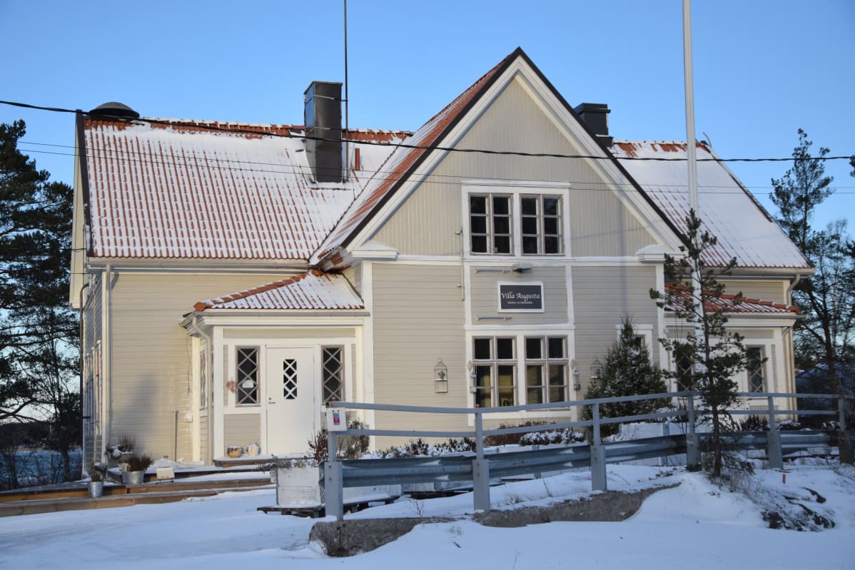 Merimaskun entinen kunnantalo. Villa Augusta.