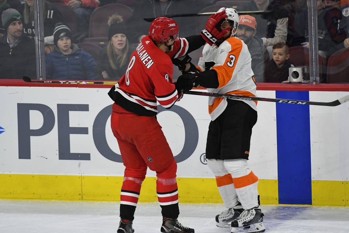 Saku Mäenalanen ja Radko Gudas 2019