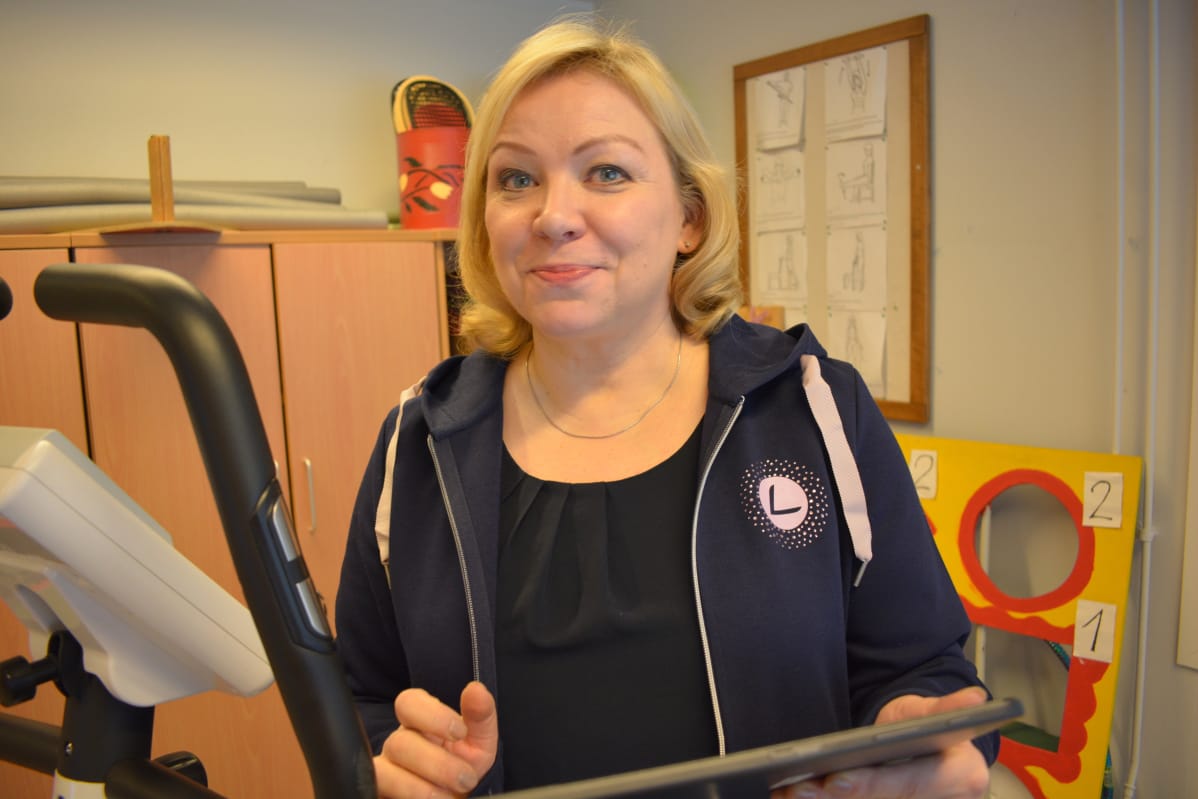 Minna Laine etsii hoitoalalle sopivia sovelluksia maailmalta.