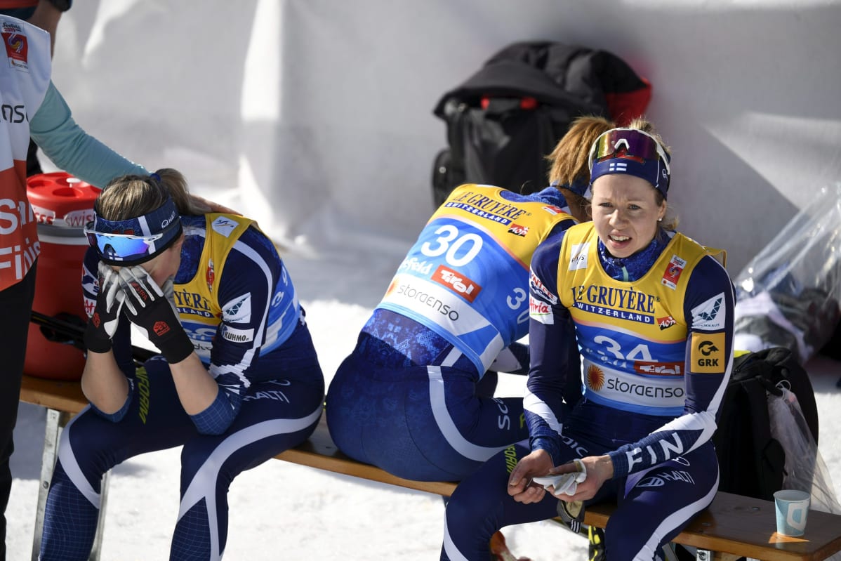 Anne Kyllönen (vas.), Katri Lylynperä ja Laura Mononen sprinttikarsinnan jälkeen.