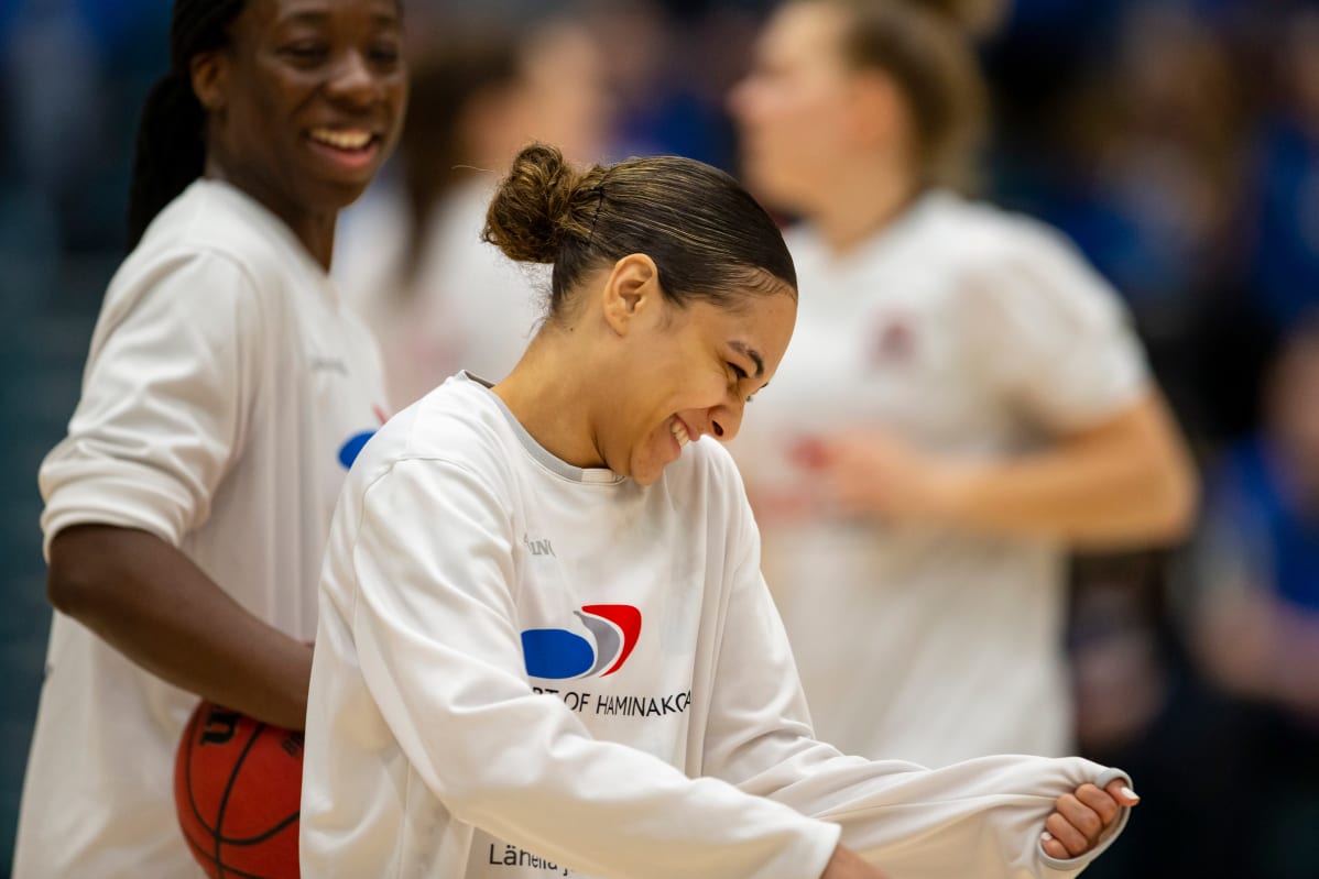 Brooke McCarty-Williams hymyilee.
