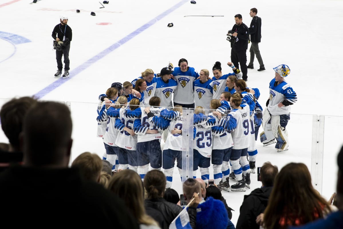Naisleijonat odottaa jatkoerämaalin videotarkistusta MM-finaalissa 2019