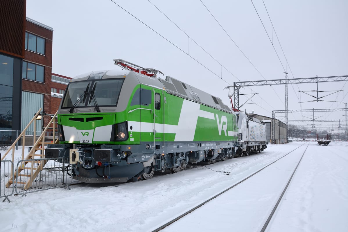 Vectron-hybridiveturi Turun ratapihalla.