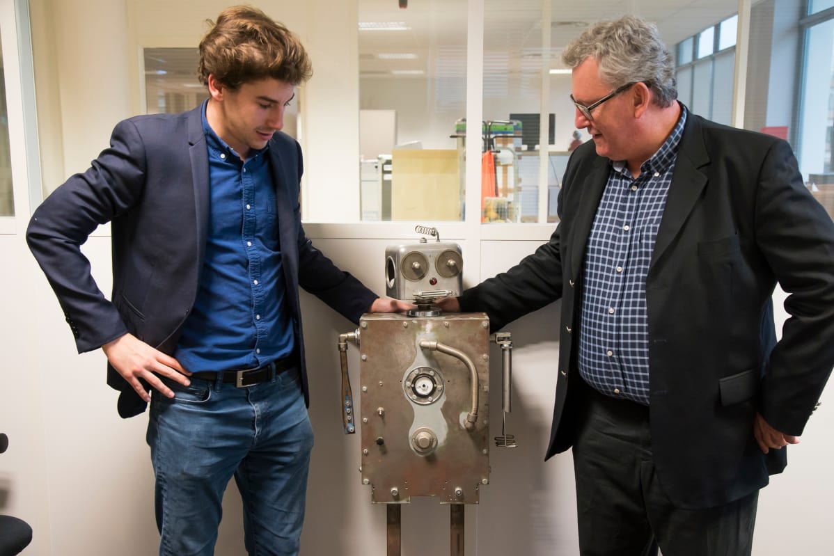 Navya-yhtiön myynnistä vastaavat Henri Coron ja Diego Isaac uskovat robottien tulevaisuuteen. Yhtiön robottibussit ovat levinneet jo Ranskan ulkopuolellekin: niissä matkustaa yli kaksituhatta ihmistä päivässä viidellä eri mantereella.