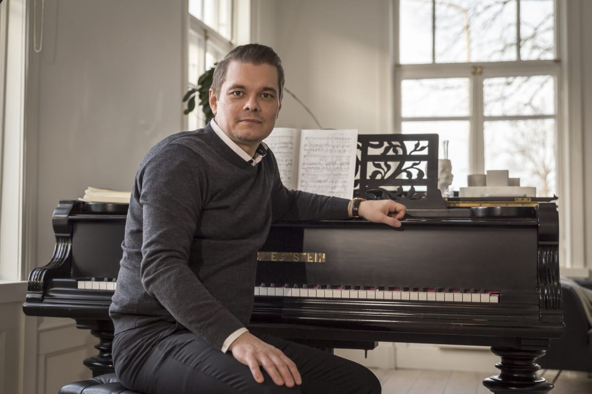 Tuomas Katalaja, oopperalaulaja kotonaan hämeenlinnssa