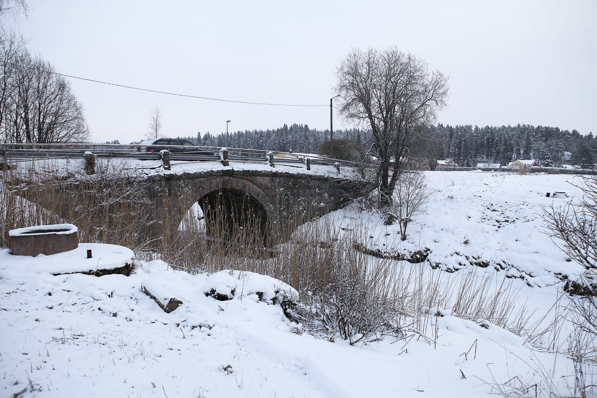 Jokimaisema Nousiaisissa.