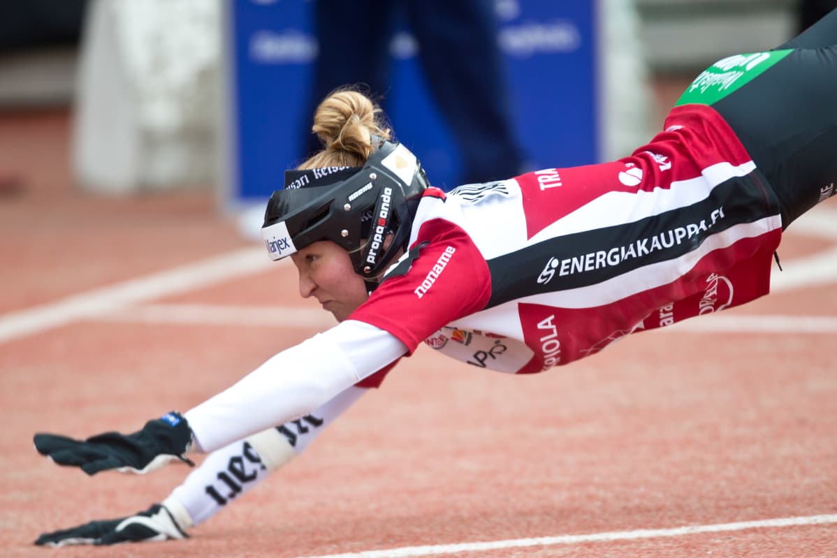 Laura Karjalainen, Manse PP