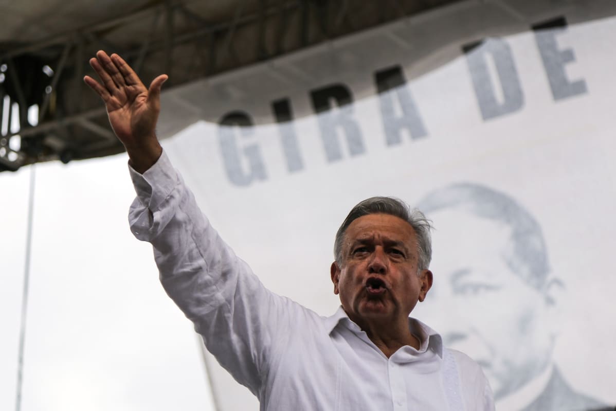 Andrés Manuel López Obrador puhuu