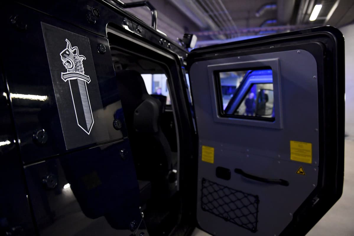 Poliisin käyttöön hankittuja panssaroituja ajoneuvoja esiteltiin Helsingin poliisilaitoksen tiloissa 18. joulukuuta 2018.