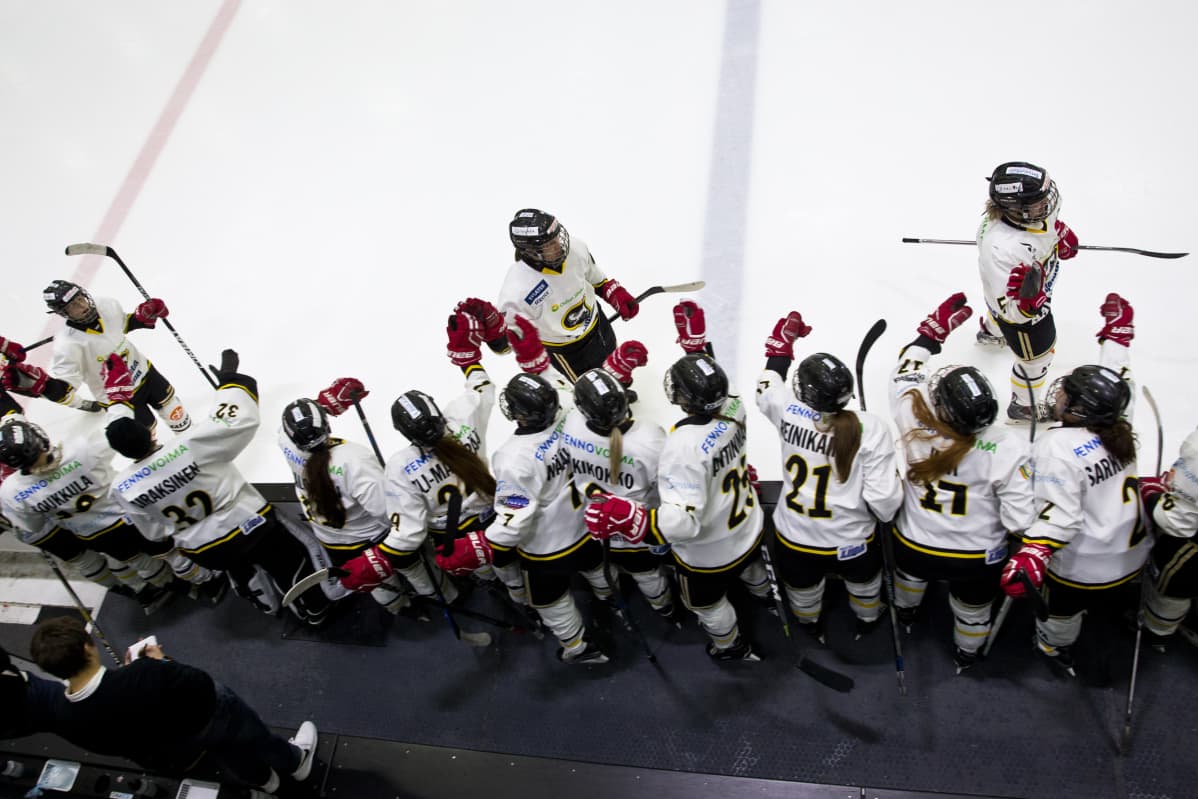 HULANMÄKI Jasmin #24, TARKKI Saija #20, RAHUNEN Isa #5, Kärpät