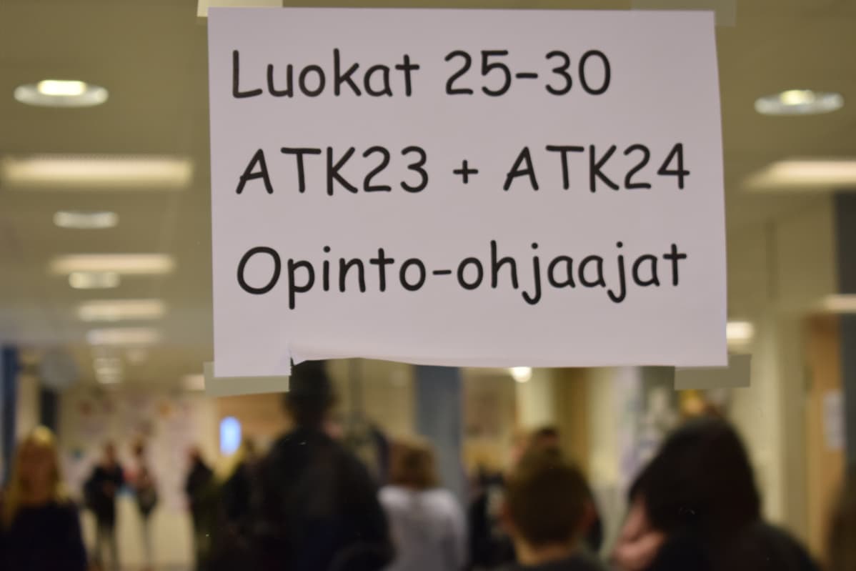 Kyltti opinto-ohjaajan luokse