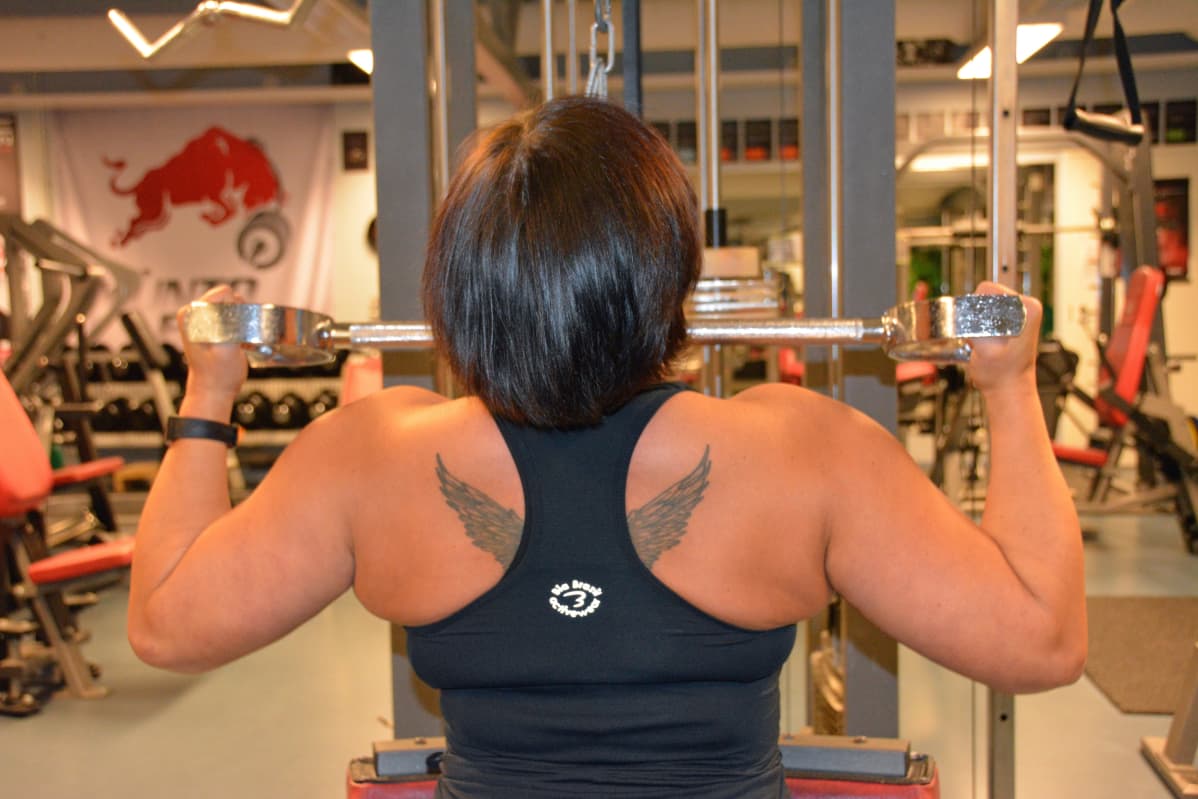 Christel Viitanen kuntosalilla.