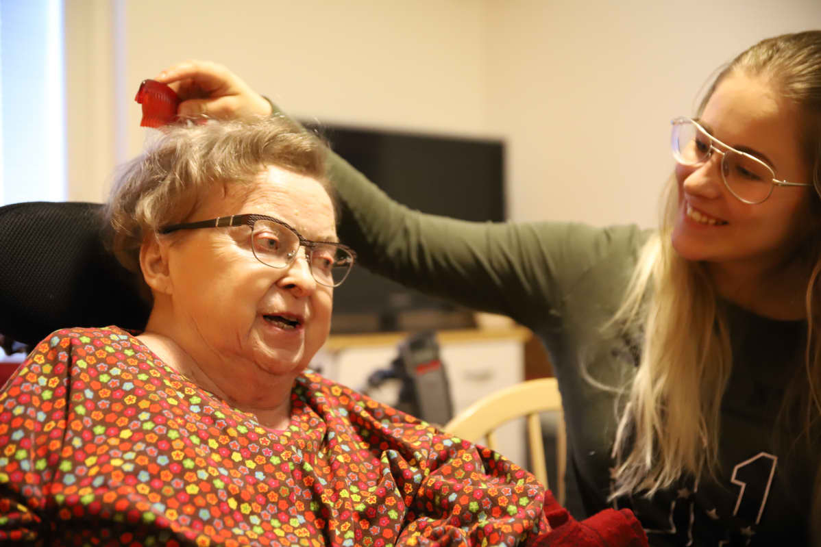 Pirkko Martikainen ja Mia Leino