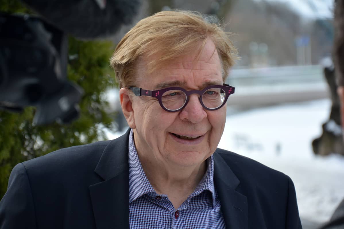 Peltojen kipsikäsittely on tehokas tapa hillitä fosforivalumia, sanoo professori Markku Ollikainen Helsingin yliopistosta.