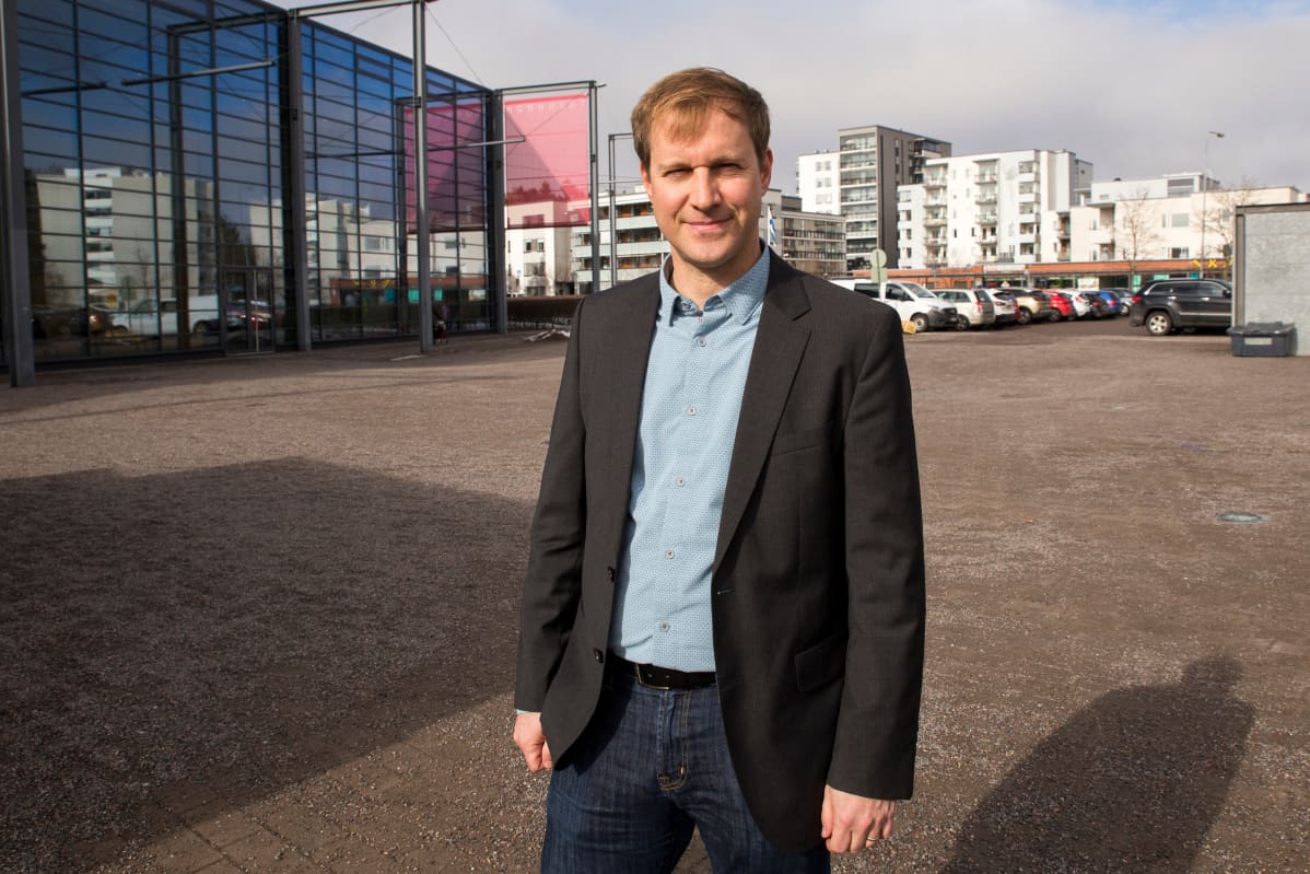 Jonathan Bass, viestintä- ja markkinointijohtaja, Wing