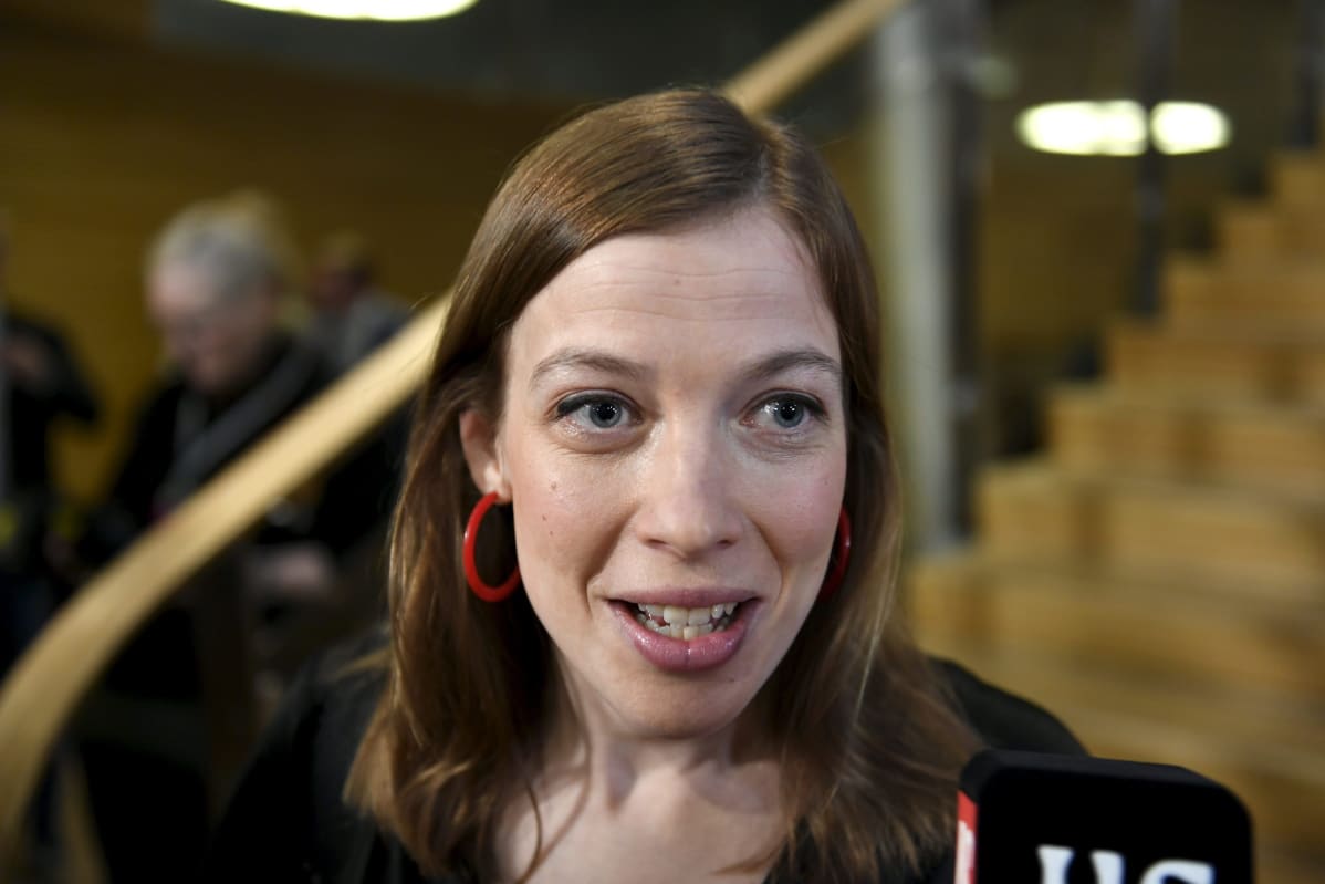 Vasemmistoliiton puheenjohtaja Li Andersson eduskuntavaalien median tulosillassa.