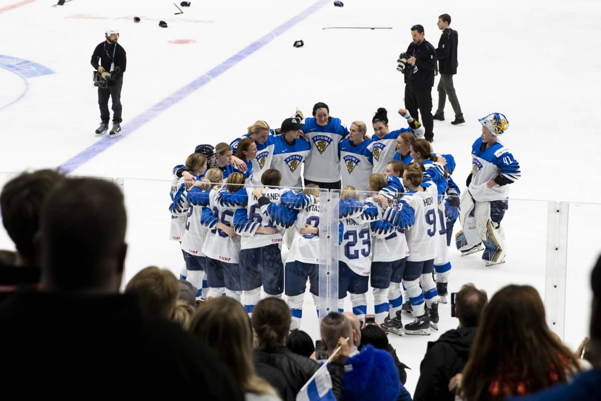 Naisleijonat odottaa jatkoerämaalin videotarkistusta MM-finaalissa 2019