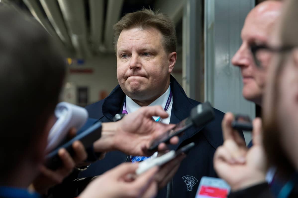 Harri Nummela ja Matti Nurminen selittämässä medialle Suomen maalin hylkäystä.