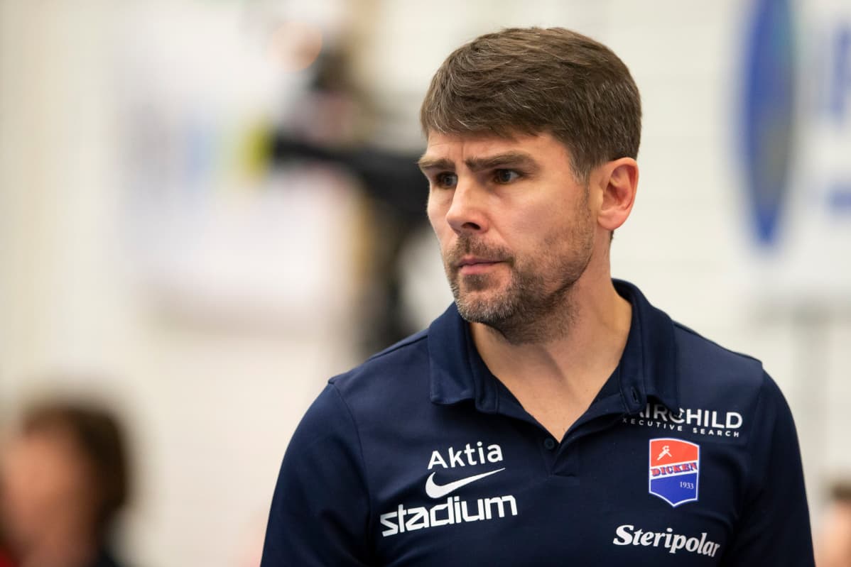 Dickenin päävalmentaja Björn Monnberg.