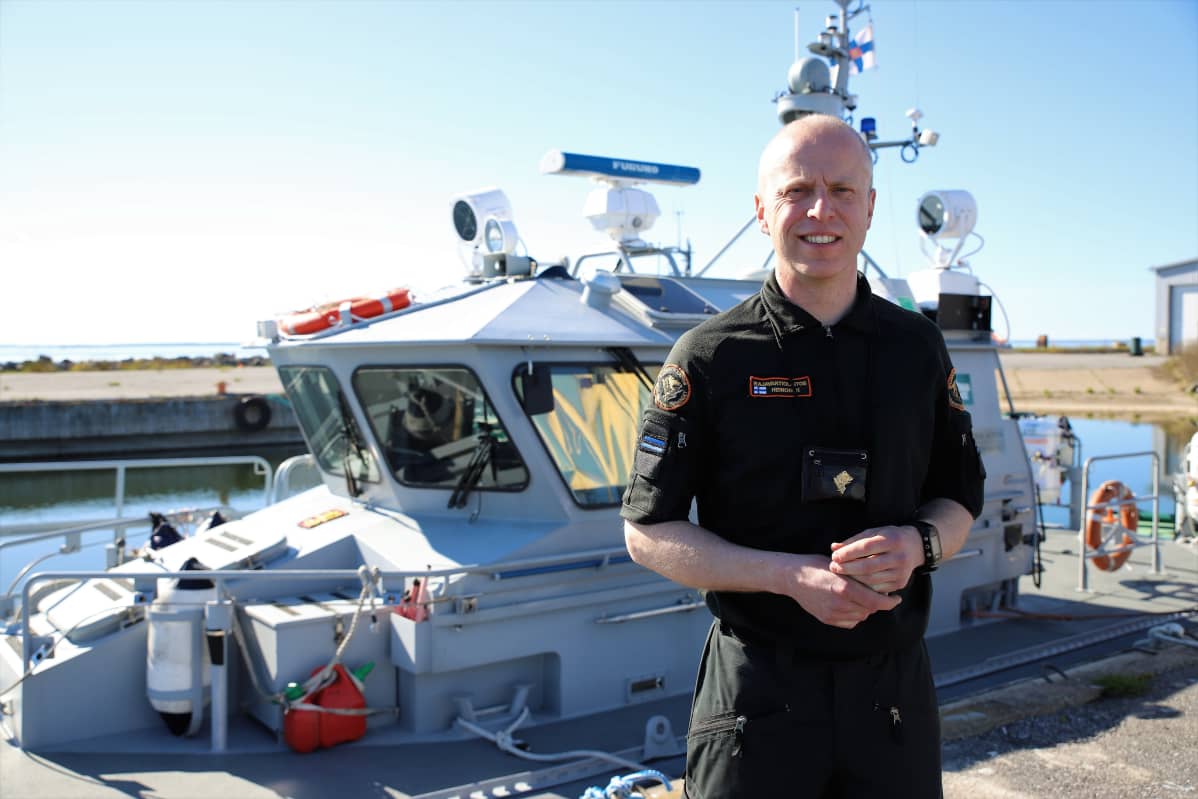 Vanhempi merivartija Arto Heinonen Vallgrundin merivartioasemalta.