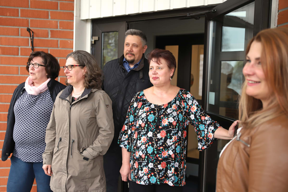 Auli Sorsa, Sari Dufva, Jussi Waajakoski, Tarja Perälä ja Marjut Suokas. Ladecin sote-hankkeessa mukana olevia toimijoita.