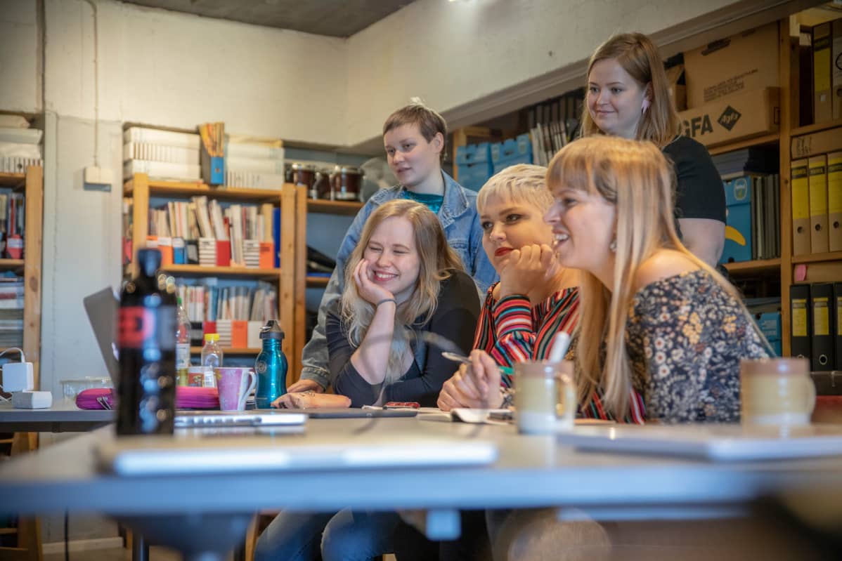 Artistikoulutusoppilaat Rytmi-Instituutin tiloissa