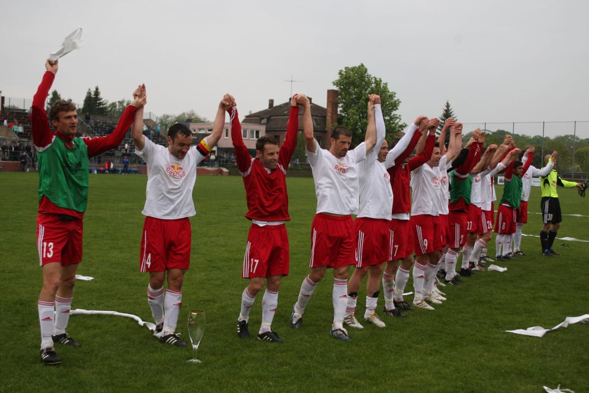 RB Leipzig juhlii nousua vuonna 2010.