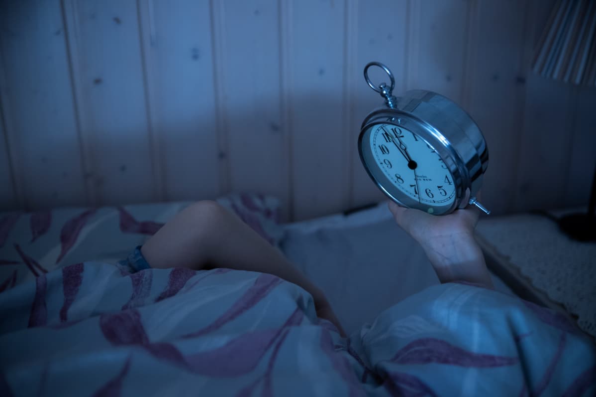 Nukahtamiseen eivät taikatemput auta. Rentoutuminen ja rutiinit houkuttelevat unta parhaiten.