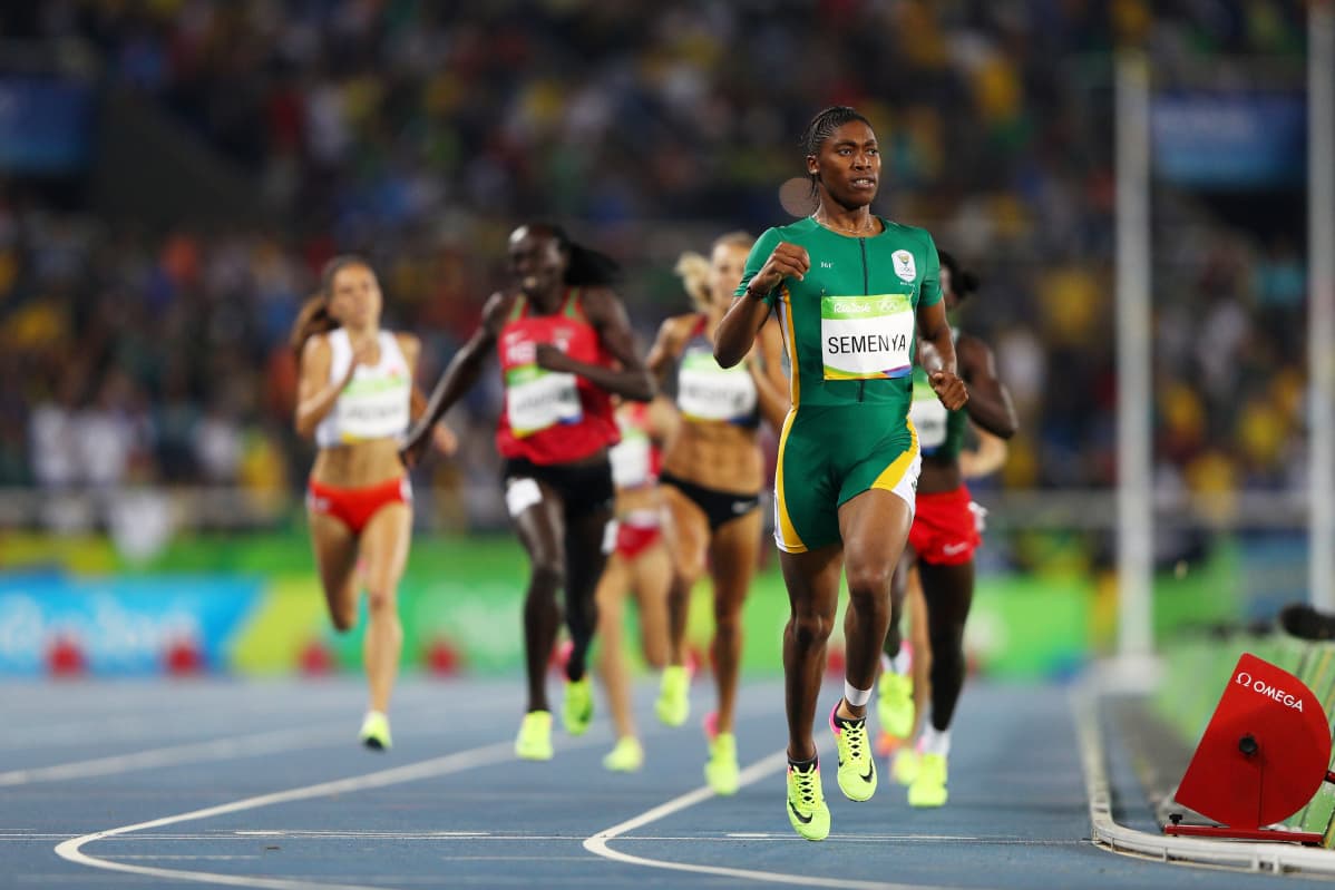 Caster Semenya voitti Rion olympialaisissa 800 metriä ylivoimaisesti.