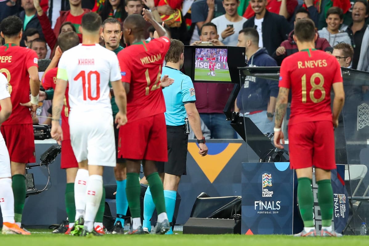 Felix Brych Sveitsi Portugali