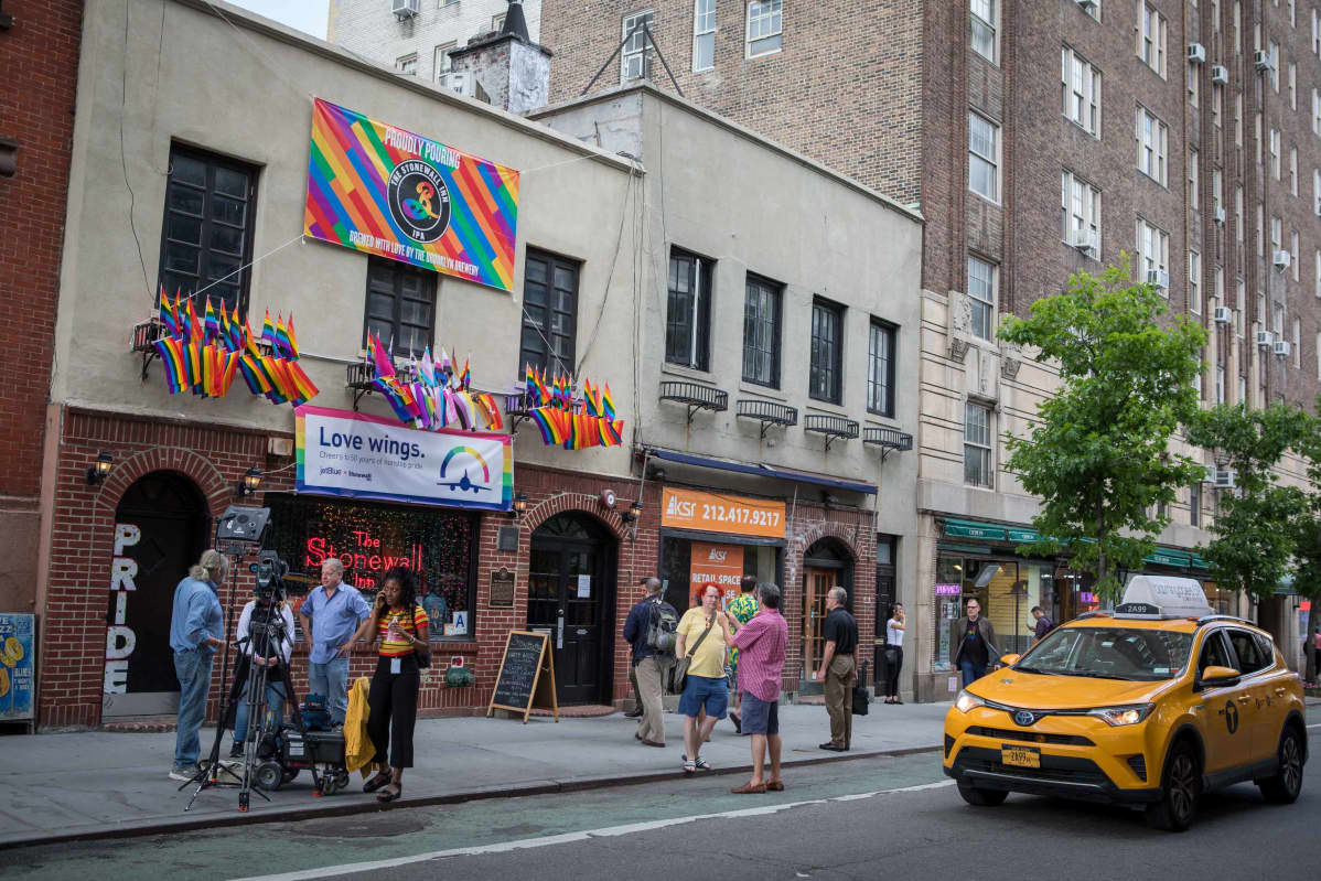 Ulkokuva Stonewall Inn –baarista.