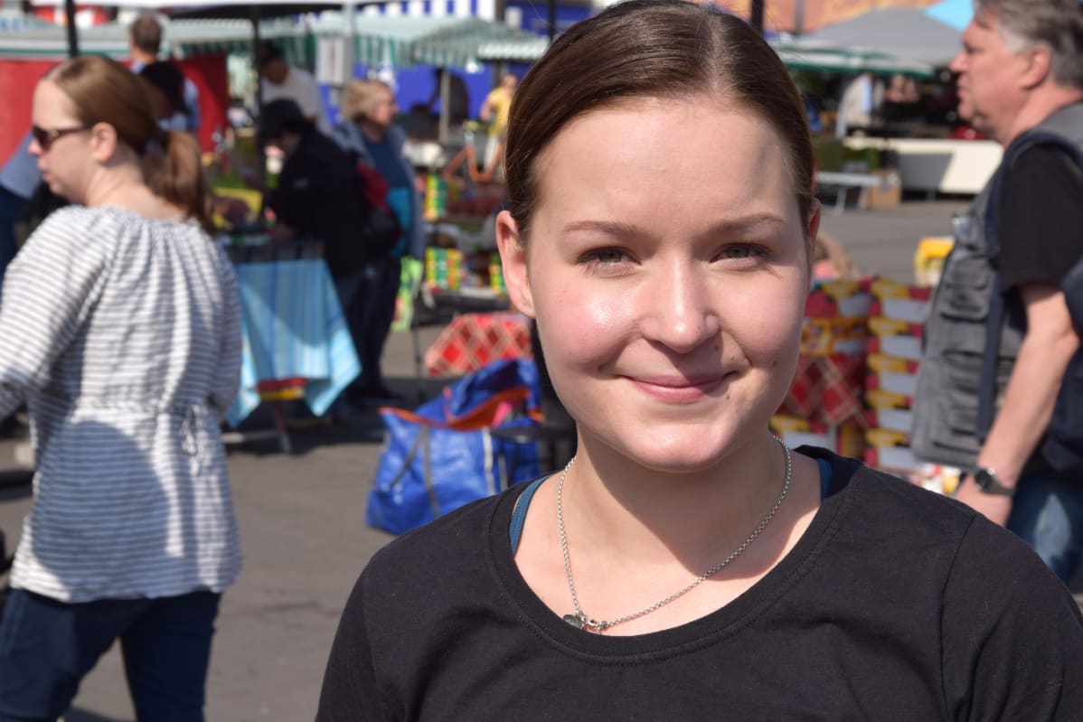 Kesätyöntekijä Roosa Karus.