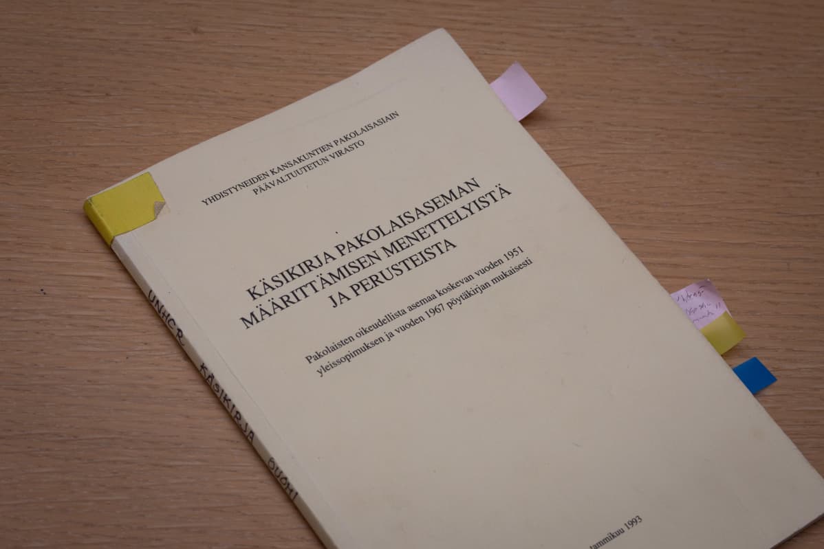 Käsikirja pakolaisten aseman määrittämisestä.