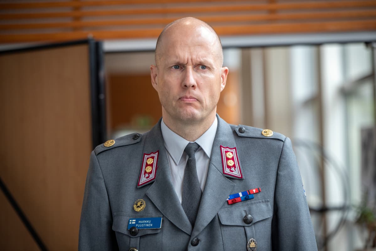 Kuopion aluetoimiston päällikkö everstiluutnantti Markku Puustinen kutsuntatilaisuudessa.