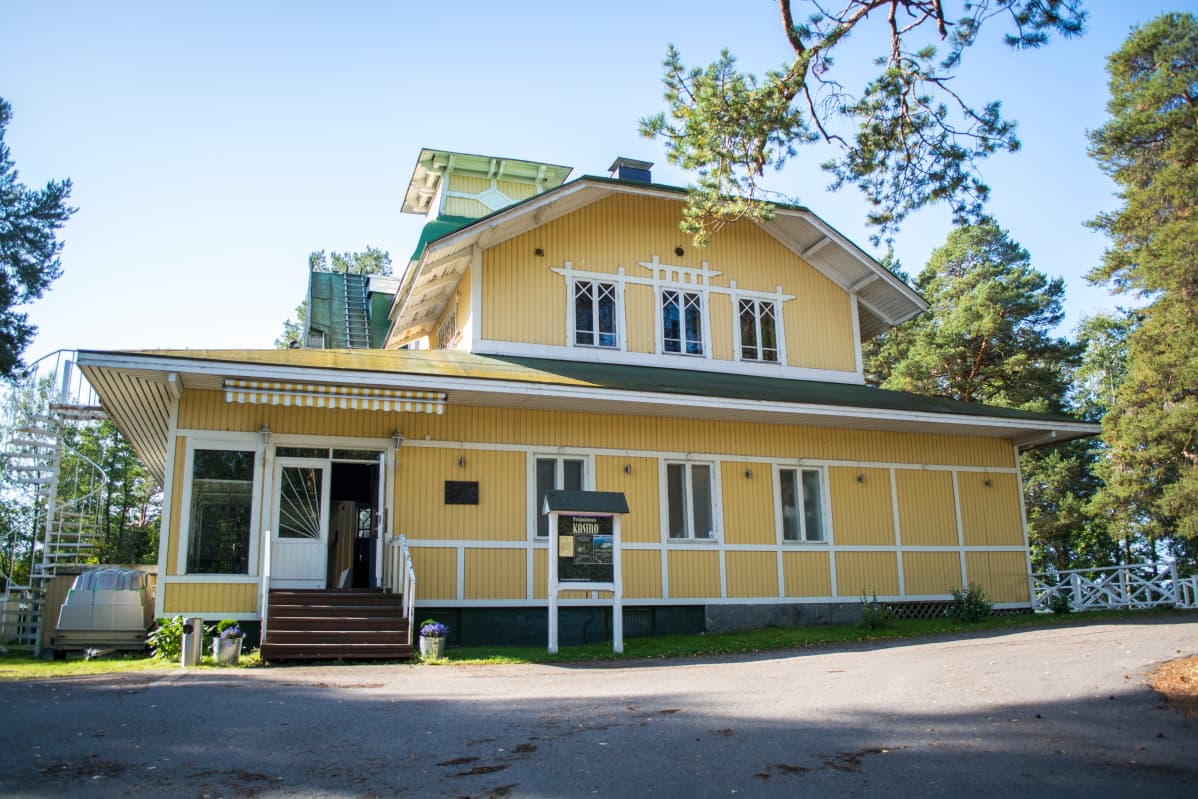 Vanha kasino rakennus Kuopiossa.