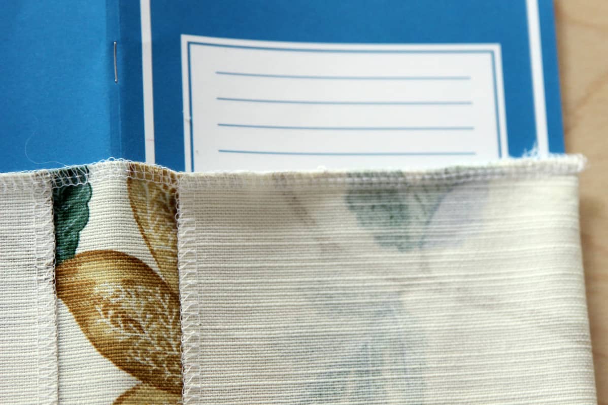 Saumurilla huoliteltu kirjanpäällinen