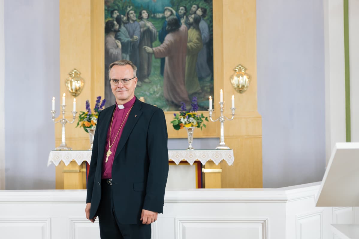 Earkebisma Tapio Luoma galledii Ohcejogas ođđa davvisámegielat Biibbaljorgalusa ávvumeassus.