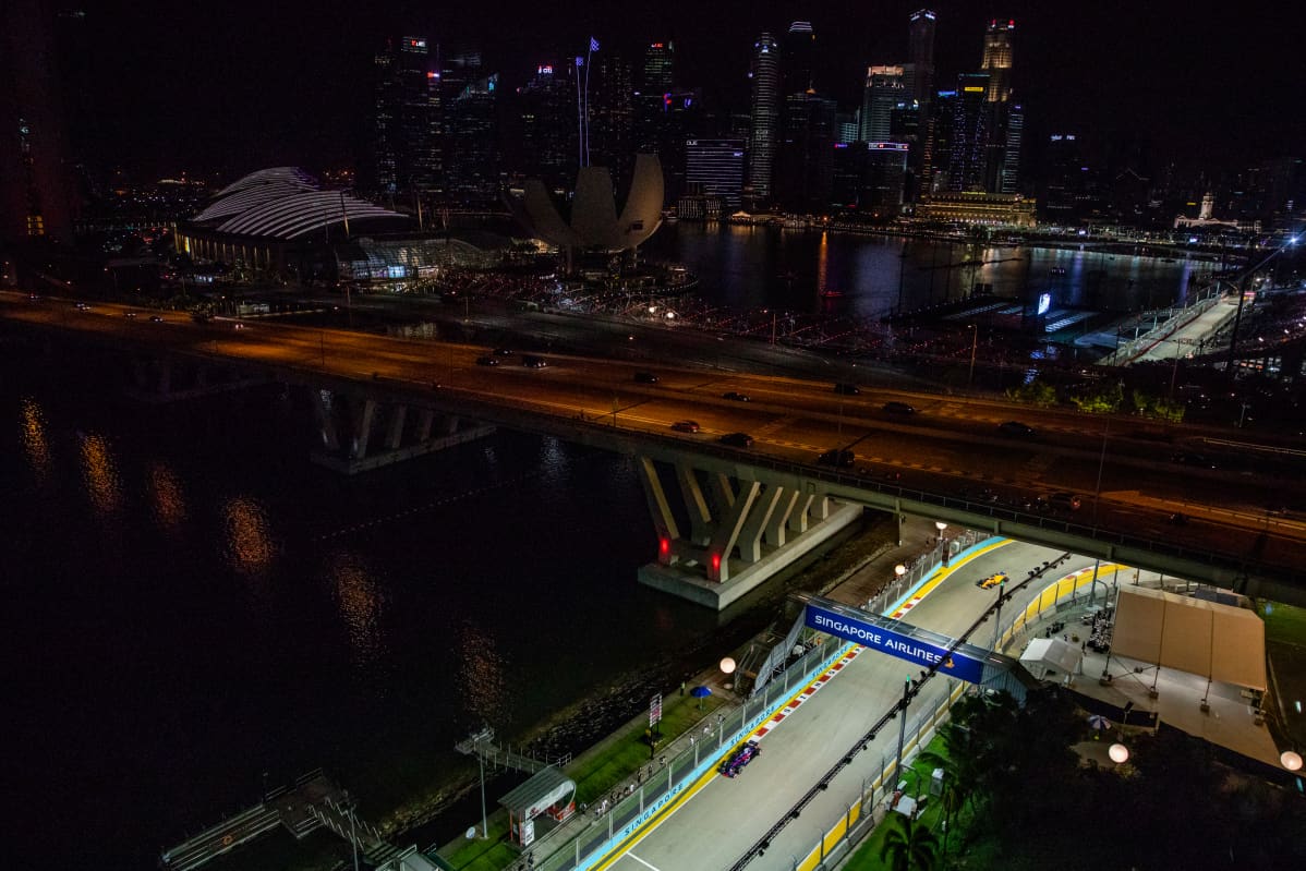 Ilmakuvaa Singaporen F1-iltakilpailusta.