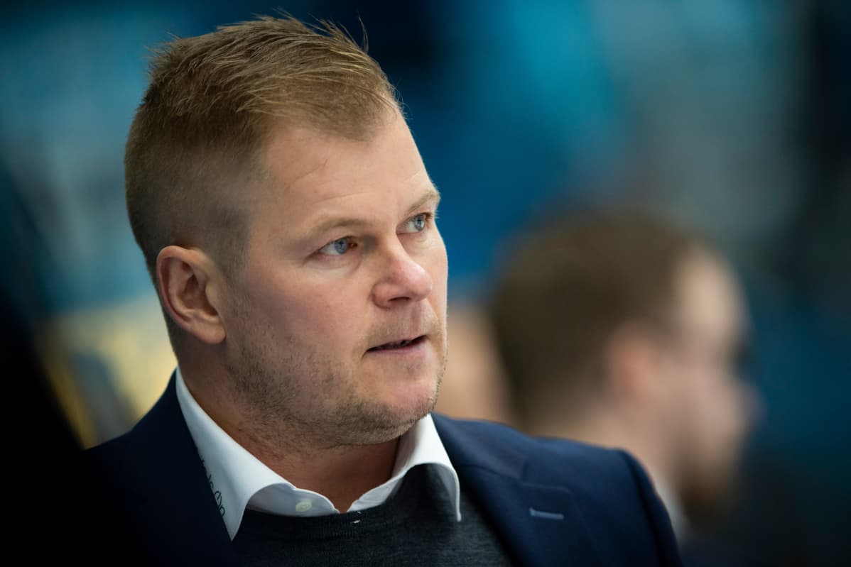 Ari-Pekka Pajuluoma lähikuvassa.