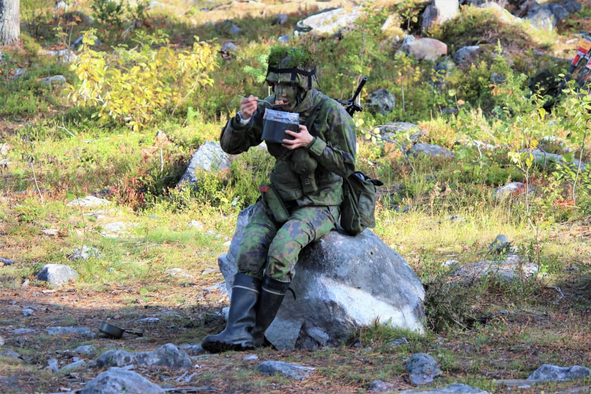 Anita Korva armeijassa Kajaanissa