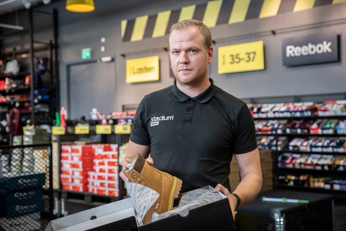 Stadium Outletin myymäläpäälikkö Aki Turunen