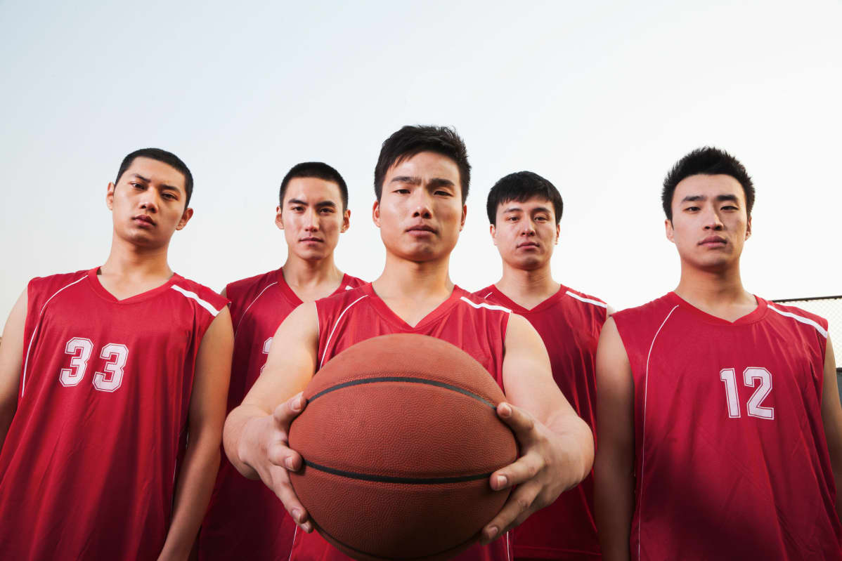 Kiinan koripallomaajoukkueen pelaajat poseeraavat vuonna 2012.