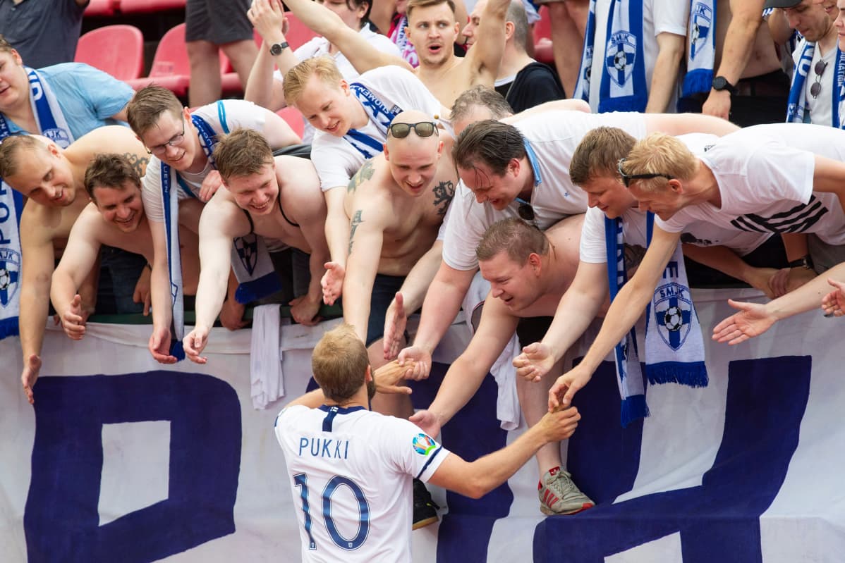Suomen fanit ja Teemu Pukki vs Bosnia 8.6.