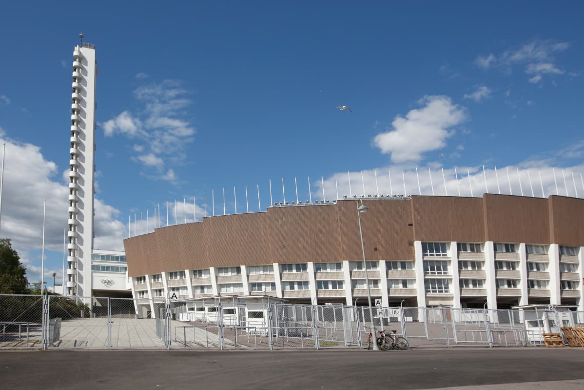 Helsingin olympiastadion ennen remonttia vuonna 2012.