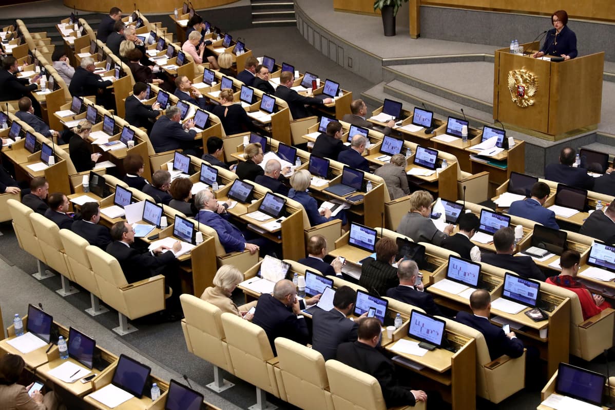 Venäjän Duuman istunto, puheenvuorossa Venäjän keskuspankin Elvira Nabiullina.