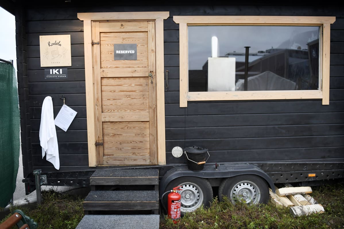 Sauna Messukeskuksen takapihalla.