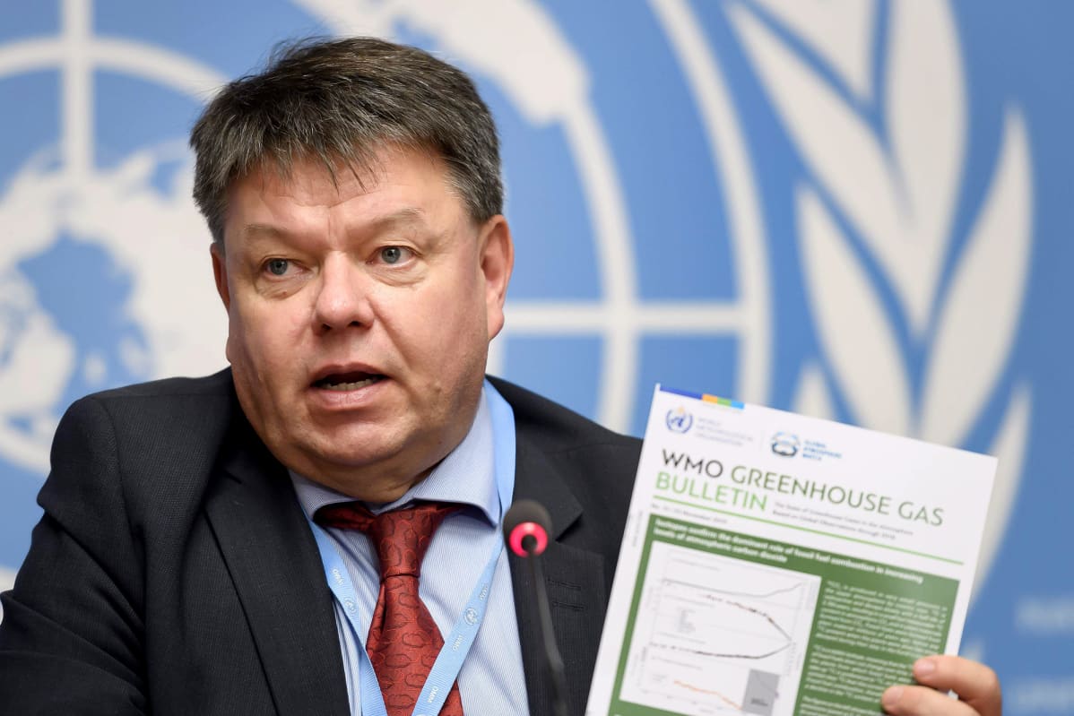 Petteri Taalas WMO:n raportin julkistamistilaisuudessa Genevessä.