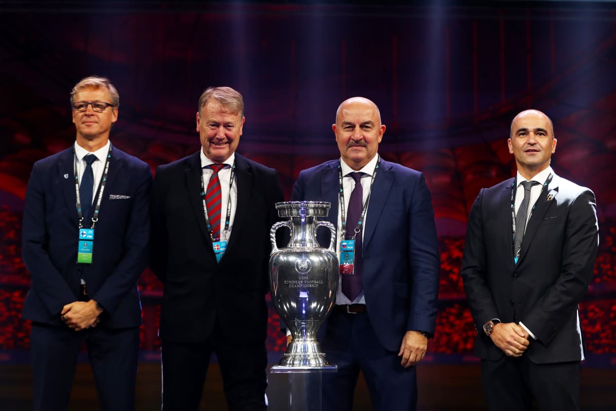 Kuvassa jalkapallon B-lohkon päävalmentajat Markku Kanerva, Åge Hareide (Tanska), Stanislav Tshertshesov (venäjä ja Roberto Martinez (Belgia)