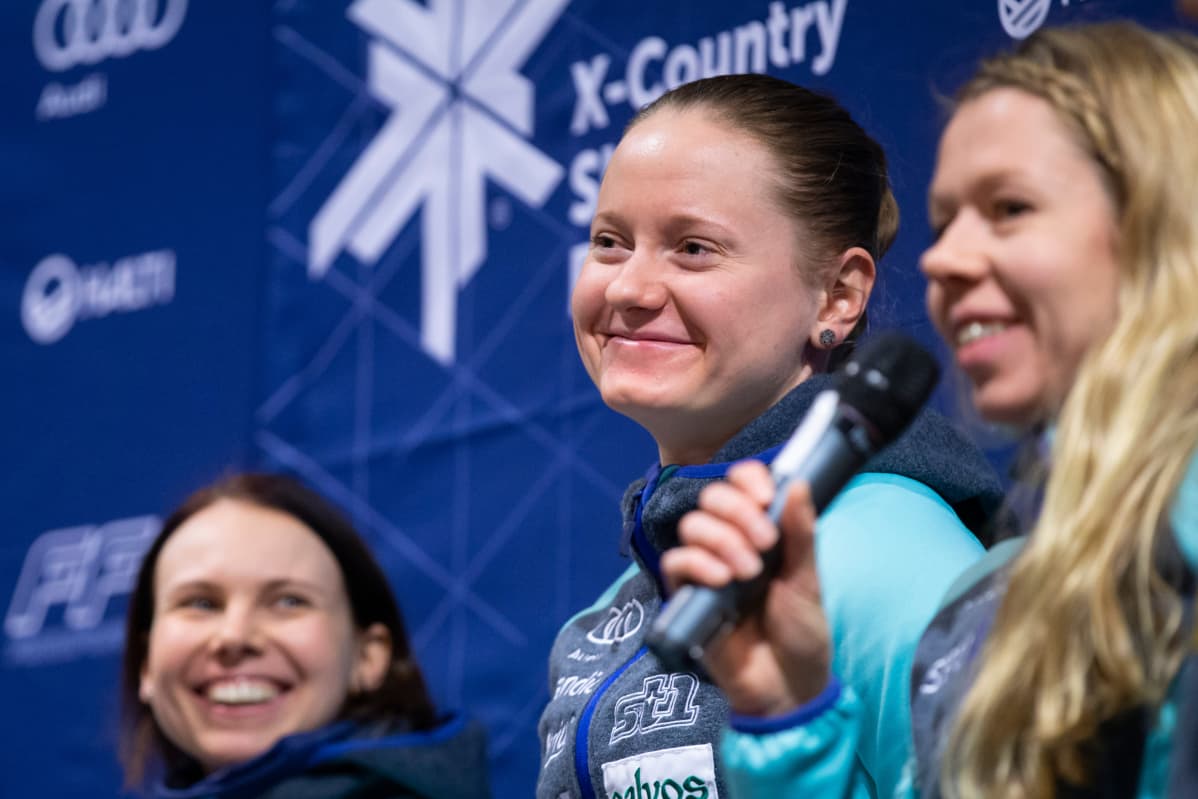 Johanna Matintalo (keskellä), Susanna Saapunki (vasemmalla) ja Laura Mononen (oikealla).